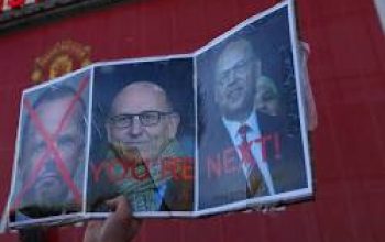 Kekecewaan suporter memuncak akibat arah klub yang dinilai tak jelas dan prestasi yang terus menurun