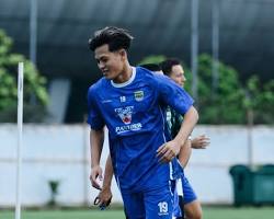 Gelandang muda Persib ini mengaku sulit melupakan laga panas melawan Persija yang disebutnya sebagai pertandingan paling gila dalam kariernya.