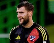 FC Dallas belum melepas kiper andalannya meski rumor kepindahan Maarten Paes ke Ajax Amsterdam semakin menguat.