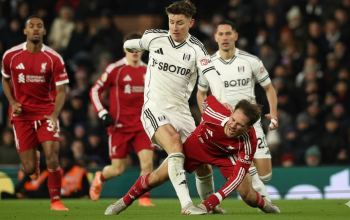 Liverpool dua kali unggul di masa krusial, namun Fulham memaksakan hasil imbang lewat gol dramatis di injury time.
