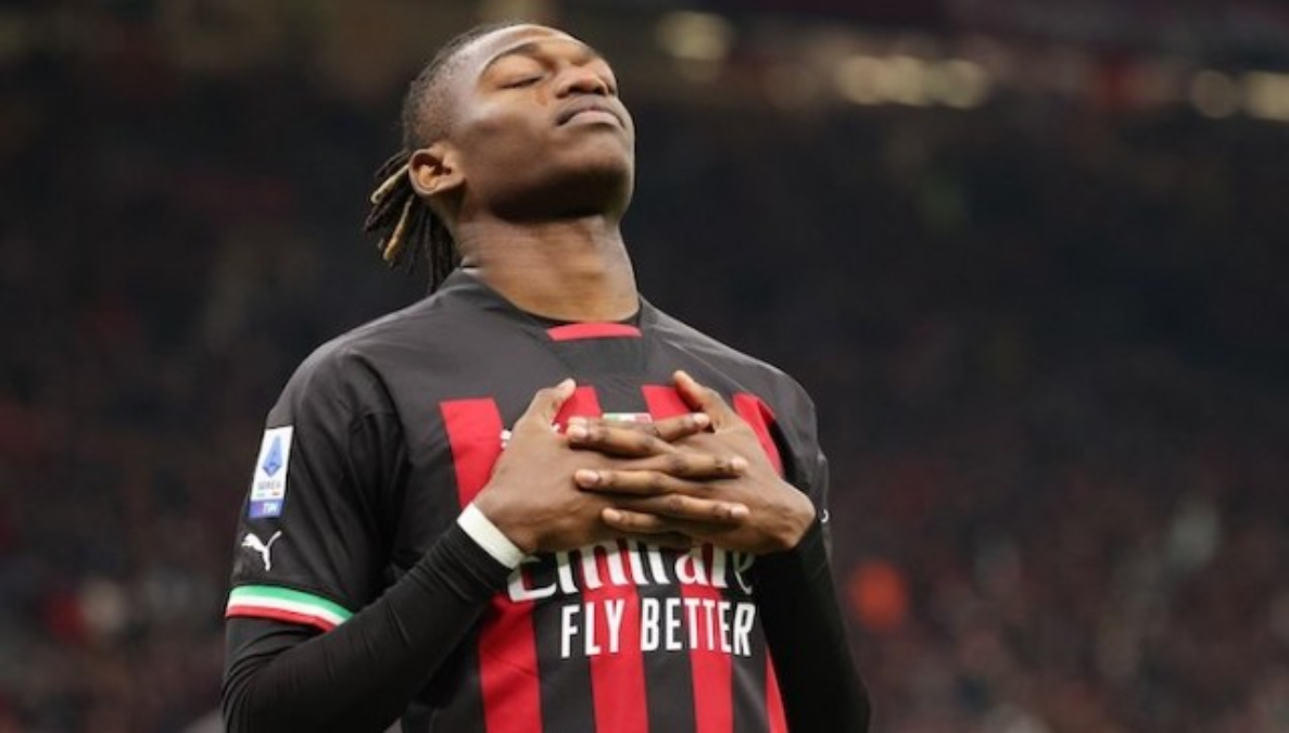 AC Milan buka peluang jual Leao, Manchester United siapkan langkah besar di bursa transfer