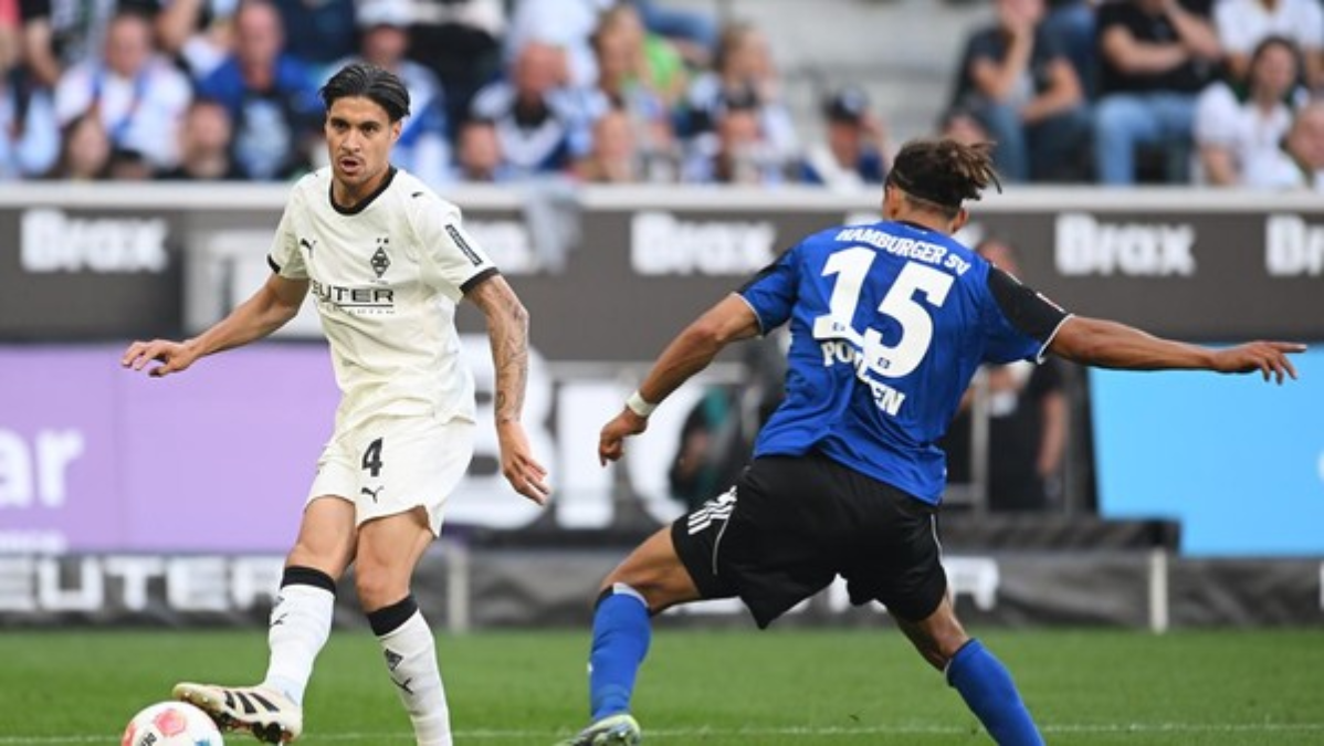 Kevin Diks dipercaya jadi starter saat Monchengladbach menahan imbang Hamburg SV tanpa gol.