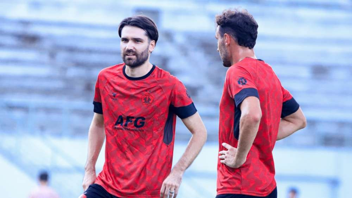 Setelah lama menepi dari kompetisi, Jon Toral siap memulai petualangan barunya di sepak bola Indonesia.