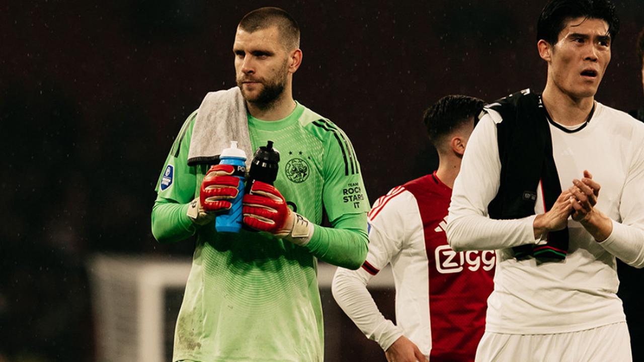 Analisis Karier Maarten Paes di Ajax: Paruh Kedua Musim 2025/2026 yang Menentukan