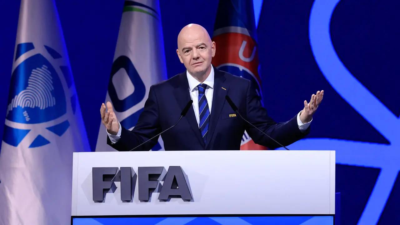 Gianni Infantino Akhirnya Meminta Maaf.