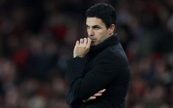 Mikel Arteta jadi sorotan setelah video viral, namun konteks penuh kejadian masih menjadi perdebatan di kalangan fans Arsenal.