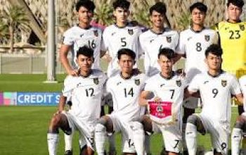 Simon Tahamata menekankan pentingnya mental juara, disiplin, dan keberanian bagi Garuda Muda menuju Piala Asia U-17 2026