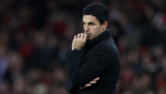 Mikel Arteta jadi sorotan setelah video viral, namun konteks penuh kejadian masih menjadi perdebatan di kalangan fans Arsenal.