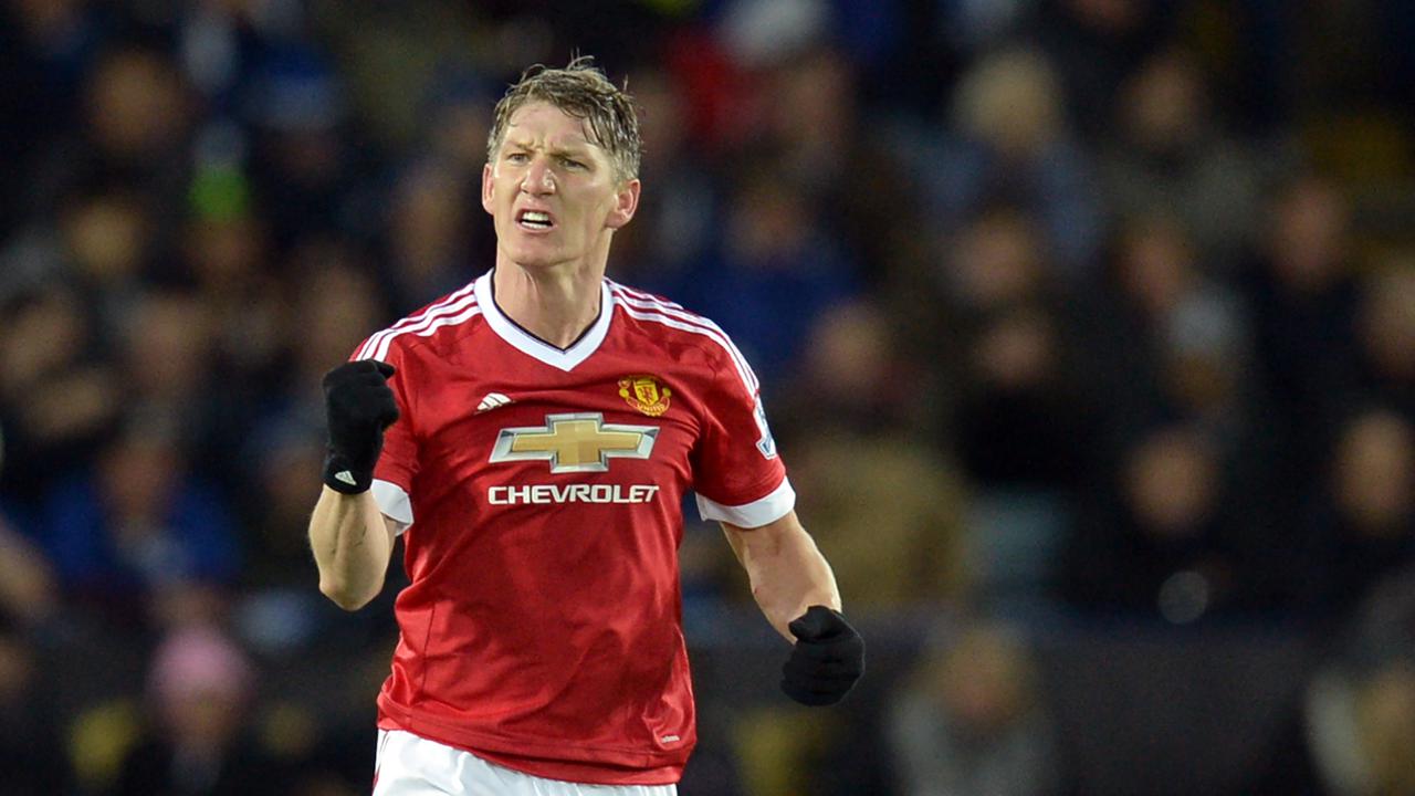 Bastian Schweinsteiger, Saat Membela Manchester United
