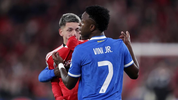 Gianluca Prestianni dicoret dari skuad jelang duel kontra Real Madrid setelah muncul dugaan komentar tak pantas terhadap Vinícius Júnior, klub ambil langkah disipliner sambil menunggu hasil investigasi.