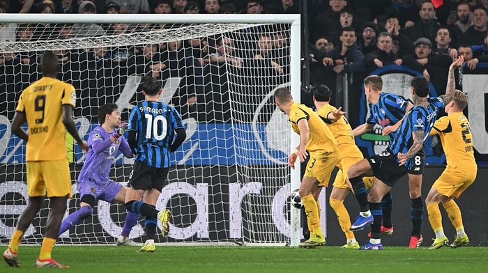 Tertinggal lebih dulu, Atalanta bangkit dengan permainan agresif dan efektivitas tinggi untuk membungkam Borussia Dortmund 4-1 serta memastikan tiket ke babak 16 besar UEFA Champions League.