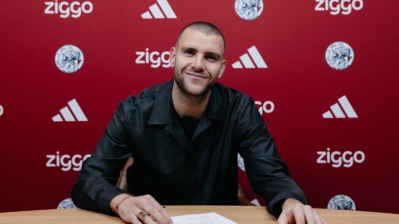 Kiper Timnas Indonesia Maarten Paes Resmi Merapat ke Ajax dengan Kontrak hingga 2029