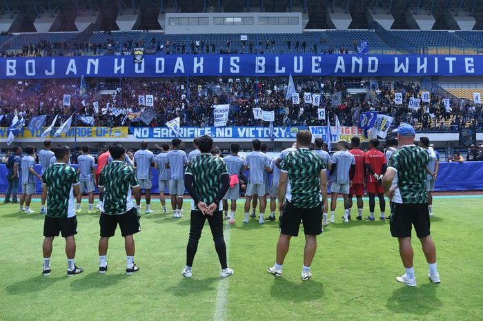 Bojan Hodak Minta Maaf, Persib Terpuruk 0-3 dan Siap Bangkit di GBLA
