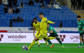 Ronaldo gagal penalti, tetapi Al Nassr tetap bangkit dan amankan tiga poin penting.