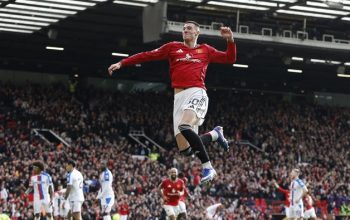Bangkit dari ketertinggalan, Manchester United manfaatkan kartu merah Palace untuk amankan tiga poin.