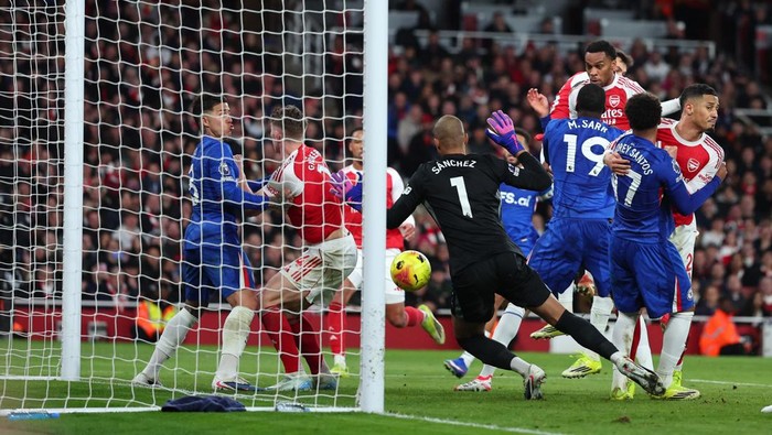 Produktivitas bola mati jadi senjata utama Arsenal F.C. dalam persaingan gelar Premier League.