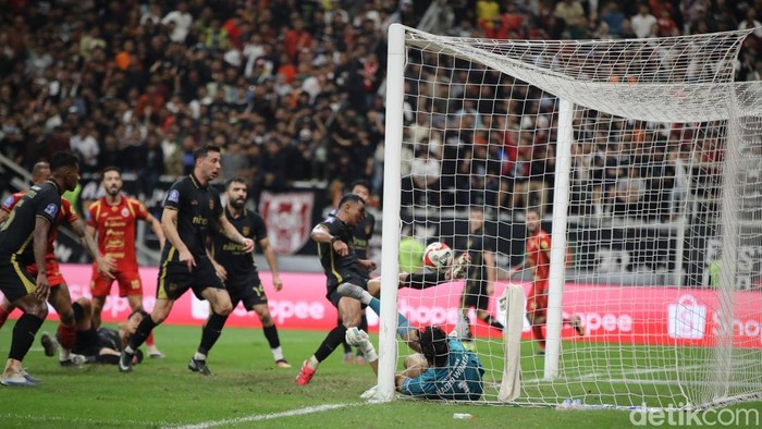 Dominasi Persija Jakarta tak berbuah manis setelah gagal memaksimalkan peluang saat menghadapi Borneo FC Samarinda di Liga 1 Indonesia.