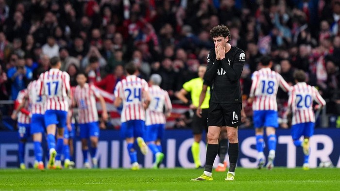 Atletico Madrid tampil dominan dan menghancurkan Tottenham Hotspur 5-2 lewat performa gemilang Antoine Griezmann dalam laga penuh drama.