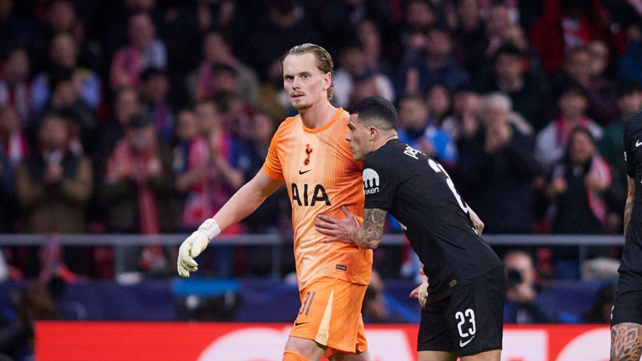 Schmeichel dan Joe Hart Beri Dukungan untuk Antonin Kinsky Usai Debut Buruk di Liga Champions