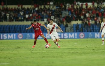 Persib Masih Kokoh di Puncak Klasemen Super League, Persaingan Zona Degradasi Semakin Panas