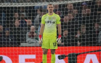 Blunder Kiper Jadi Sorotan, Liam Rosenior Dilema Pilih Jorgensen atau Sanchez