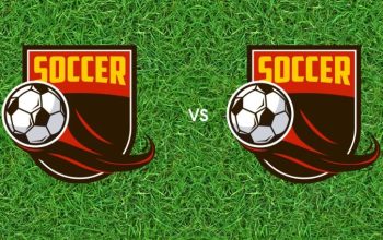 Prediksi Mansfield Town vs Burton Albion, 06 April 2026 League One Mansfield Town akan menghadapi Burton Albion dalam pertandingan penting League One yang berlangsung di One Call Stadium pada Senin. Tuan rumah datang dengan rasa percaya diri tinggi setelah mencatatkan serangkaian hasil positif, sementara Burton Albion justru berada dalam situasi sulit dan membutuhkan poin untuk menjauh dari zona berbahaya. Atmosfer pertandingan diperkirakan akan berlangsung sengit. Mansfield berambisi melanjutkan tren kemenangan mereka, sedangkan Burton Albion datang dengan tekanan besar untuk menghentikan performa buruk yang terus membayangi dalam beberapa pekan terakhir. Kondisi Terkini Mansfield Town dan Burton Albion Mansfield Town sedang menikmati periode performa yang cukup stabil. Tim asuhan Nigel Clough berhasil mencatat kemenangan beruntun, termasuk hasil meyakinkan saat menghadapi Doncaster Rovers pada laga sebelumnya. Hasil tersebut membuat peluang mereka untuk bersaing di zona playoff semakin terbuka lebar. Tak hanya itu, Mansfield juga mencatatkan tujuh pertandingan tanpa kekalahan di League One. Catatan tersebut tentu menjadi modal berharga menjelang pertandingan ini. Konsistensi permainan serta kedalaman skuad menjadi salah satu faktor penting yang membuat mereka tampil lebih percaya diri. Sebaliknya, Burton Albion sedang mengalami masa sulit. Pada pertandingan terakhir, mereka harus puas kehilangan kemenangan setelah kebobolan di menit-menit akhir saat menghadapi Barnsley. Hasil tersebut semakin memperburuk posisi Burton Albion yang hanya mampu meraih empat poin dari empat pertandingan terakhir. Pelatih Gary Bowyer kini harus bekerja keras untuk mengangkat mental timnya. Dengan posisi yang masih berada di papan bawah klasemen, Burton Albion membutuhkan hasil positif agar bisa menjauh dari ancaman degradasi yang semakin nyata. Rekor Pertemuan Mansfield Town vs Burton Albion Jika melihat rekor pertemuan kedua tim, Burton Albion memiliki keunggulan. Dalam empat pertandingan terakhir melawan Mansfield Town, Burton belum pernah kalah dengan rincian dua kemenangan dan dua hasil imbang. Terakhir kali Mansfield Town berhasil mengalahkan Burton Albion terjadi pada November 2019 saat bermain di Pirelli Stadium. Catatan tersebut tentu menjadi motivasi tambahan bagi Mansfield untuk mengakhiri tren negatif dalam pertemuan langsung melawan Burton Albion. Meski demikian, kondisi kedua tim saat ini cukup berbeda. Mansfield tengah berada dalam performa terbaik, sementara Burton Albion masih berusaha keluar dari tekanan. Analisa Pertandingan Mansfield Town vs Burton Albion Mansfield Town diperkirakan akan tampil menyerang sejak awal pertandingan. Kepercayaan diri yang meningkat serta dukungan dari para pendukung di kandang sendiri menjadi faktor penting bagi tim tuan rumah. Nigel Clough kemungkinan tetap menggunakan formasi tiga bek yang terbukti efektif dalam beberapa pertandingan terakhir. Pertahanan solid menjadi salah satu kekuatan utama Mansfield, yang mampu meredam serangan lawan sekaligus membangun serangan dari lini belakang. Peran George Abbott di lini tengah juga cukup krusial. Gelandang pinjaman tersebut mampu menjaga keseimbangan permainan sekaligus membantu distribusi bola ke lini depan. Dengan dukungan pemain berpengalaman di lini serang, Mansfield memiliki peluang besar menciptakan peluang berbahaya. Di sisi lain, Burton Albion harus memperbaiki performa tandang mereka yang kurang konsisten. Dari 12 pertandingan tandang terakhir, mereka hanya mampu meraih satu kemenangan. Statistik ini tentu menjadi perhatian serius bagi Gary Bowyer. Burton kemungkinan akan bermain lebih hati-hati dan mengandalkan serangan balik cepat. Pemain muda seperti Charlie Webster diharapkan mampu memberikan kreativitas tambahan di lini tengah. Namun, tekanan mental akibat posisi klasemen bisa menjadi hambatan bagi tim tamu. Jika Mansfield mampu mencetak gol lebih dulu, Burton Albion kemungkinan akan kesulitan mengejar ketertinggalan, mengingat performa mereka yang kurang stabil dalam beberapa laga terakhir. Prediksi Susunan Pemain Mansfield Town (3-5-2): Roberts; Oshilaja, Sweeney, Knoyle; Akins, Reed, Russell, Abbott, Blake-Tracey; Evans, Oates. Burton Albion (3-4-3): Collins; Godwin-Malife, Moon, Hartridge; Lofthouse, Webster, Williams, Armer; Cannon, Beesley, Shade. Prediksi Skor Mansfield Town vs Burton Albion Dengan performa yang sedang meningkat dan keuntungan bermain di kandang sendiri, Mansfield Town memiliki peluang lebih besar untuk meraih kemenangan. Burton Albion memang memiliki catatan pertemuan yang lebih baik, namun kondisi terkini menunjukkan Mansfield lebih siap menghadapi pertandingan ini. Mansfield diprediksi mampu mengontrol jalannya pertandingan dan menciptakan peluang lebih banyak. Sementara Burton Albion kemungkinan akan mengandalkan serangan balik untuk mencuri gol. Melihat kondisi kedua tim, Mansfield Town diperkirakan akan memenangkan pertandingan dengan skor tipis. Prediksi Skor: Mansfield Town 2-1 Burton Albion