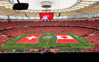 Pertandingan sepak bola yang meriah antara Swiss dan Kanada di BC Place, Vancouver.